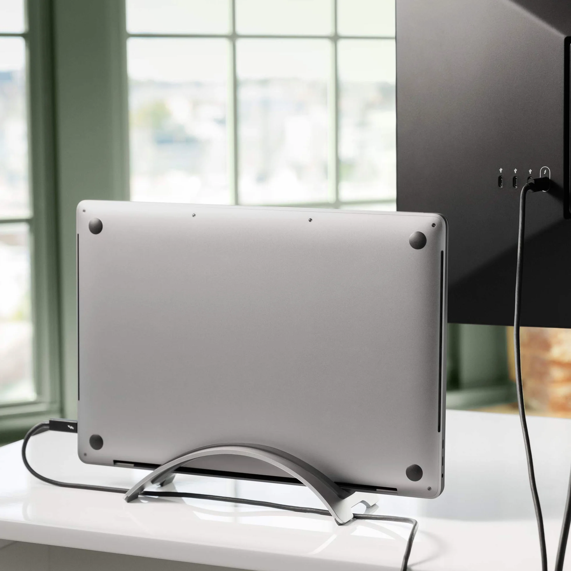 Twelve South BookArc for MacBook | Space-Saving Vertical Stand to Organize Work & Home Office for Apple MacBooks, *Now Compatible with M1 MacBooks* (Silver)