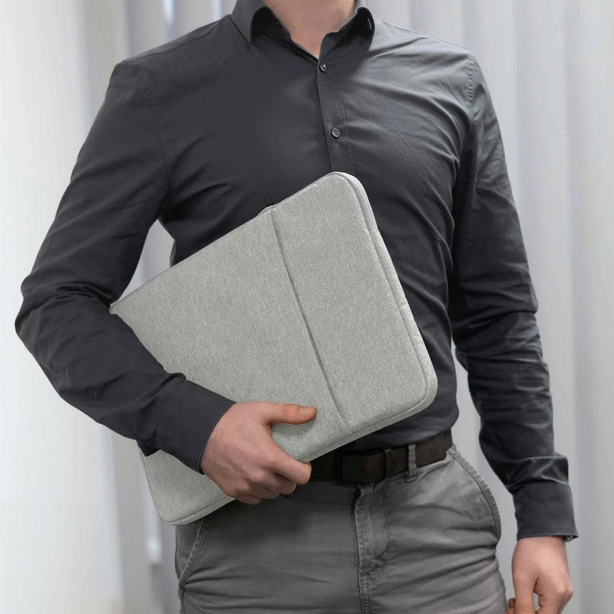moex Dash Case für MacBook Air M4 (13 Zoll) Tasche mit Reißverschluss und Fach für Zubehör, Sleeve Laptop Hülle weich Gepolstert, Schutzhülle Minimalistisch Laptoptasche, Grau